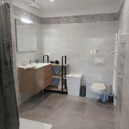T2 Sur Mer Sobre Del Mar 15 Min A Pied Mer Et Village Apartment